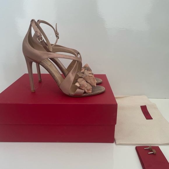 Valentino Garavani satin strappy high heels - Picture 2 of 9